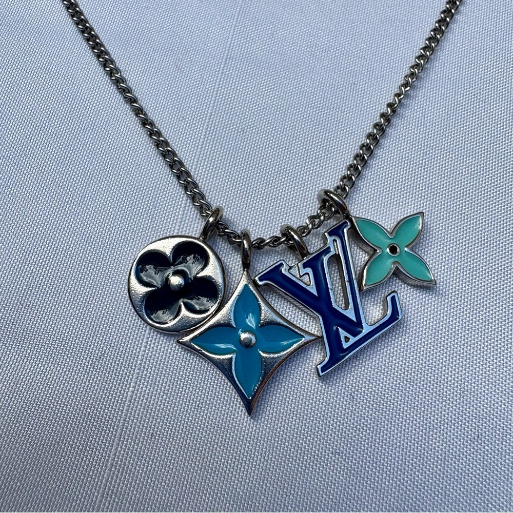 LV Instinct Enamelled Charm Necklace Silver and 4 shades of Blue - Picture 5 of 9